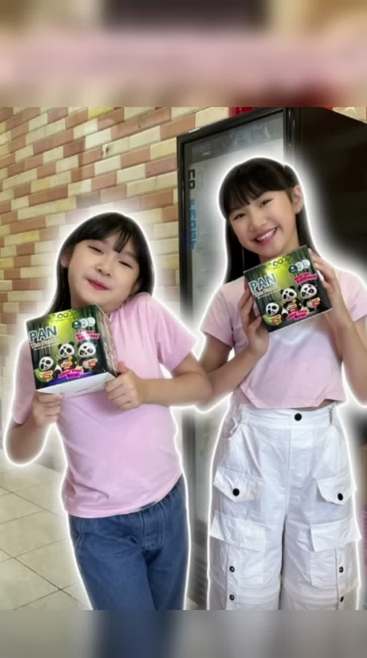 Anak-anak dengan PAN The Panda 2